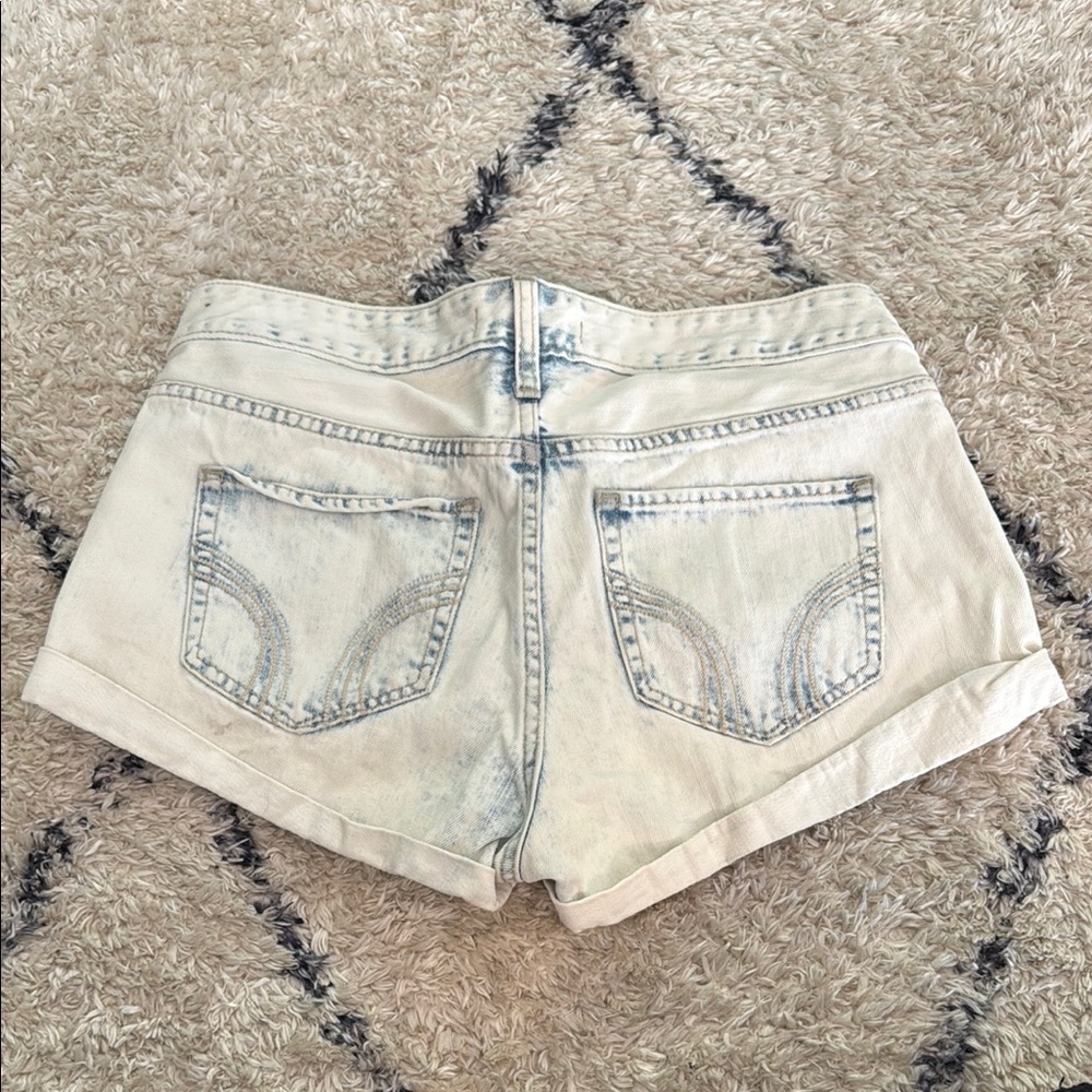 Hollister Jean Shorts with Cuffed Hem, size 7 - Picture 4 of 4